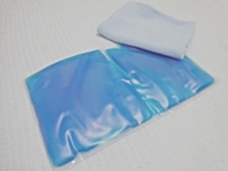 硬くならないジェルタイプの冷たい枕。お値段600円前後から