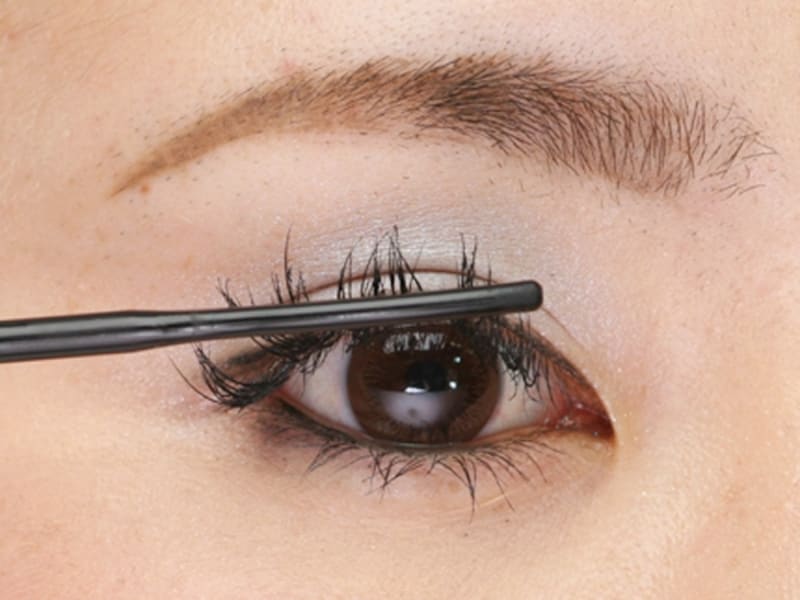 コームタイプのマスカラは根元が塗りやすい!