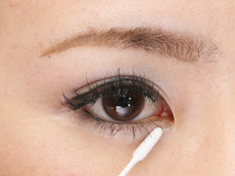 綿棒を使用して