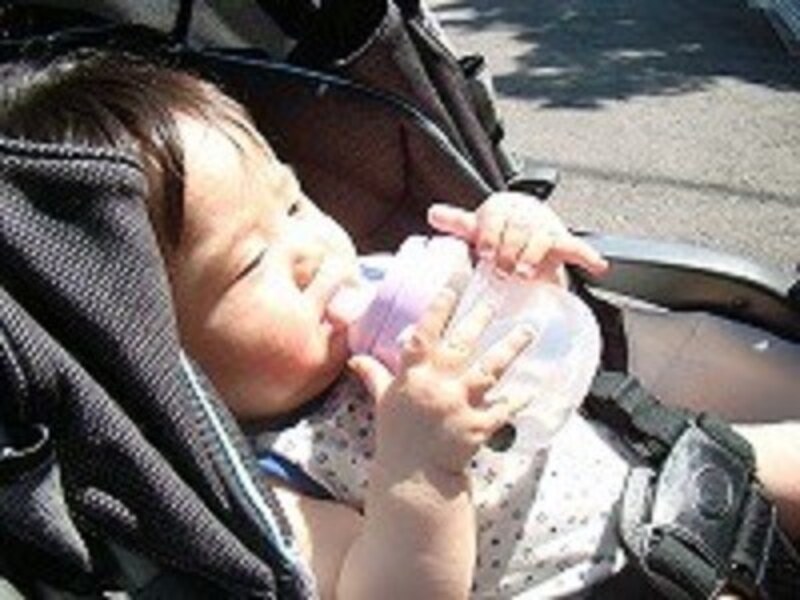 赤ちゃんの水分補給 生後3カ月 9カ月頃までの時期別適正量や頻度 離乳食 All About