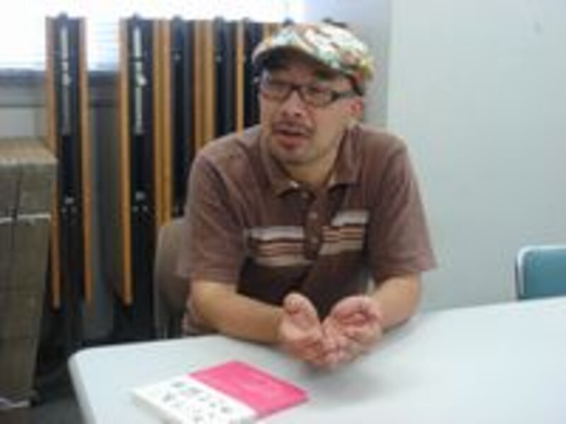 『きいてね!おてて絵本』（扶桑社￥1050）を監修したサトシンさん。クリックするとアマゾンのサイトに飛びます。
