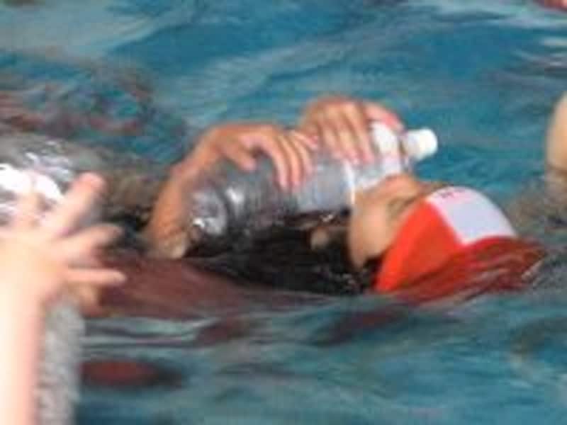 サバイバル・フローティング（ペットボトルを利用した幼児向けの背浮き講習