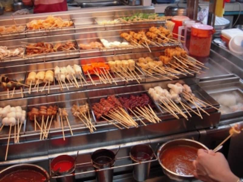 屋台で見つけたマレー風おでんのお店。具材をスープで茹でてその場でぱくり！