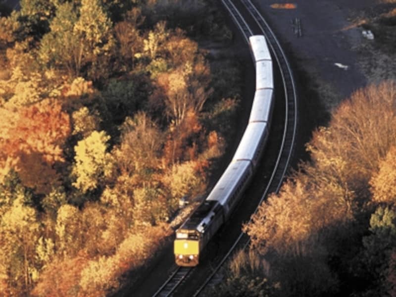 カナダ東部各都市を結ぶVIA鉄道はメープル街道の旅にぴったり (C) VIA Rail