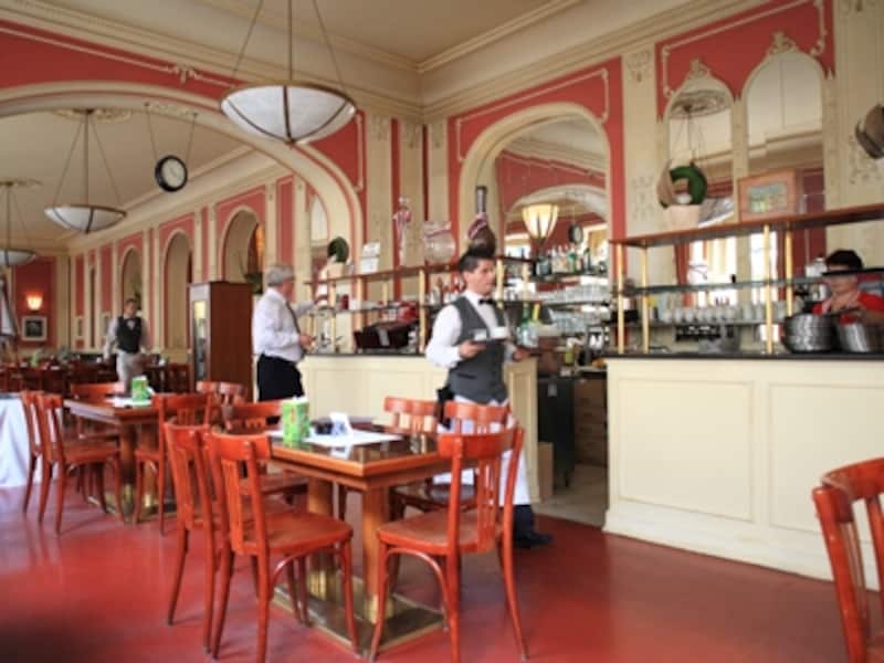 豪華な雰囲気ながらもリーズナブルに楽しめる