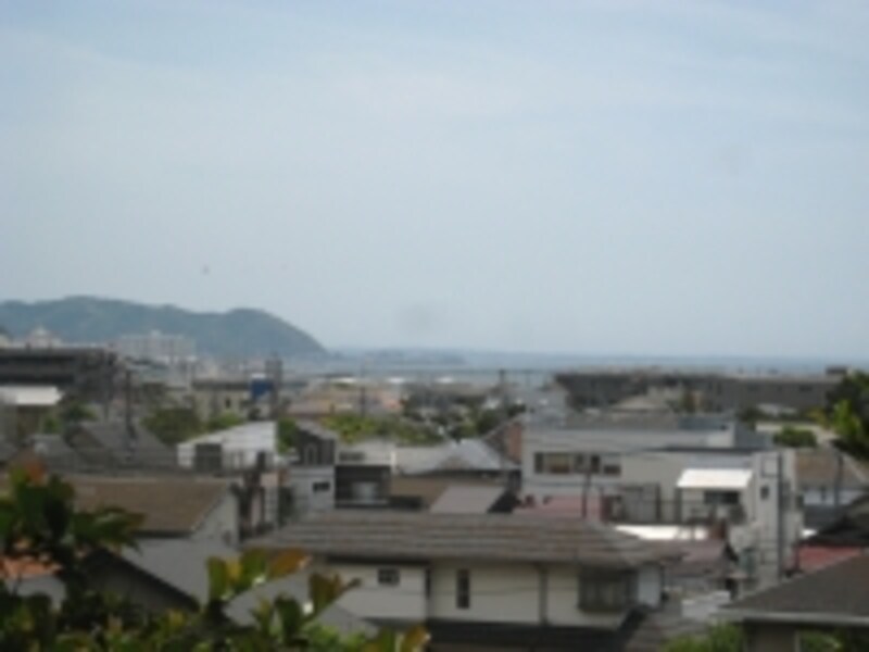 一戸建て中心、高い建物が少ない由比ガ浜～長谷の住宅街