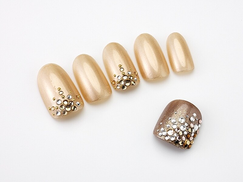 ゴージャスでありながらシックさも兼ね揃えるゴールド