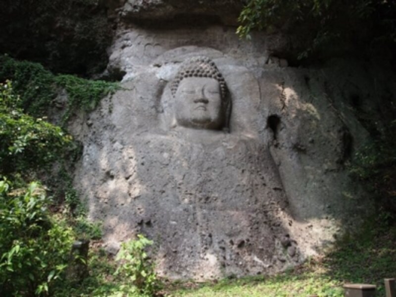 大分県国東半島の熊野磨崖仏。7メートル近い巨大な仏様です