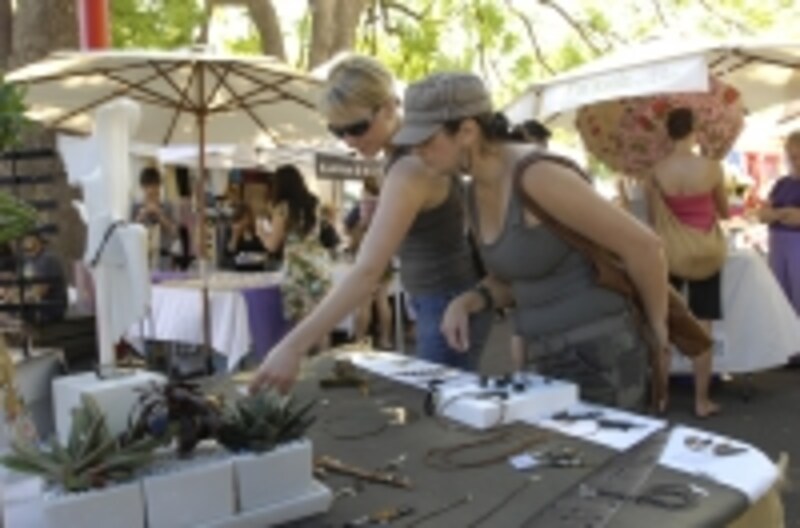 毎週土曜に開催される「パディントンマーケット」は地元のアーティストなどオーストラリアンメイドのショップが軒を並べる