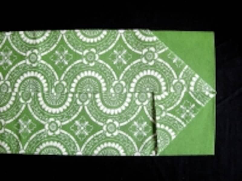 この三角もお太鼓の部分に納まるように折る