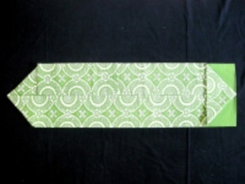 全体が平らに納まるように