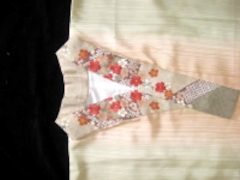 撥（ばち）衿の長襦袢