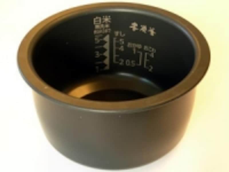 炭素99.9％の「本炭釜」は、存在感があります！