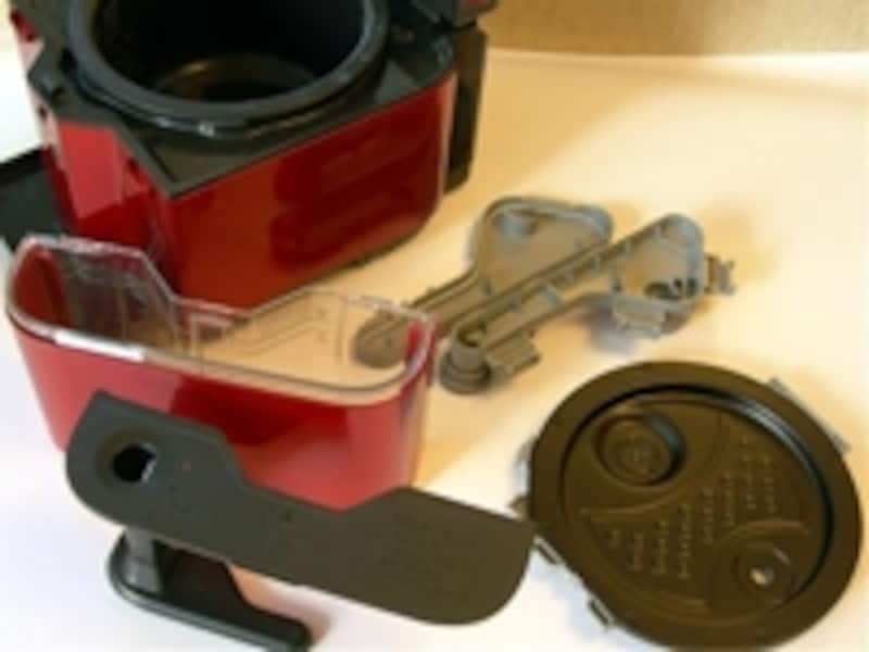 決して、お手入れが必要なパーツが多いのではありませんが、ひとつひとつが大きくやや面倒か？