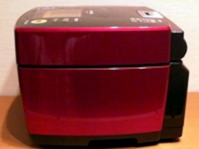 横から見てもすっきりコンパクトなデザイン