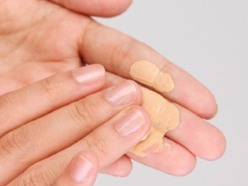 指の腹でこすり合わせるようにして混ぜます