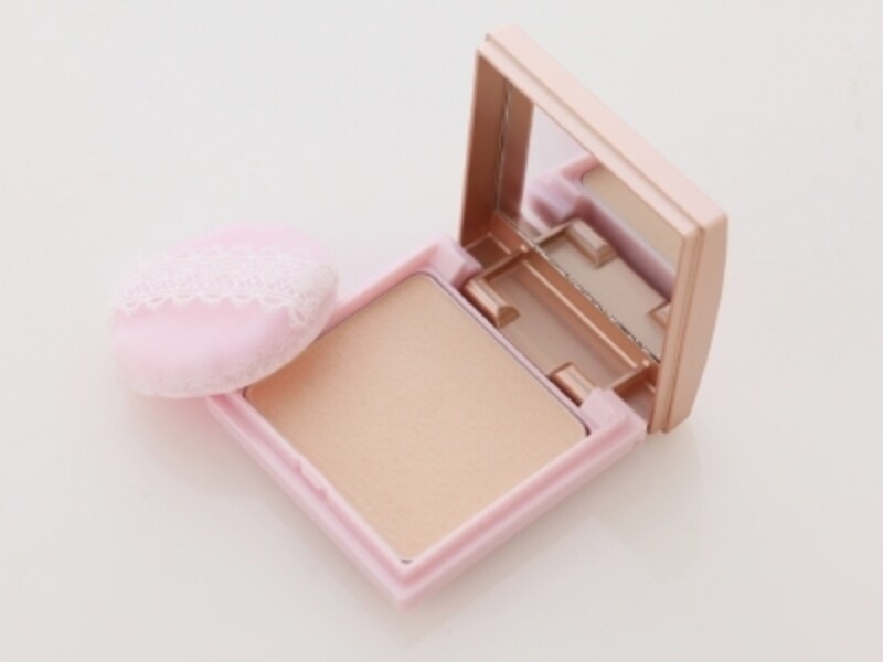 乾燥を防ぎながらキメも毛穴もしっかりカバー。SPF30・PA++