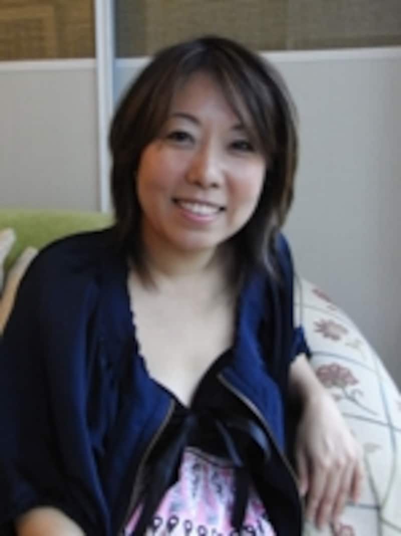 笑顔が素敵なジェーンさん。彼女の人柄が感じられる明るいリビングでした。