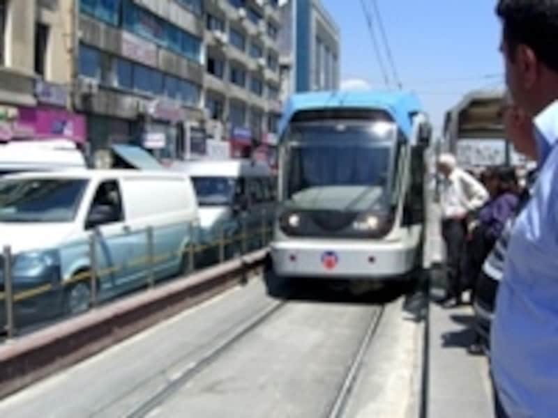 イスタンブールで公共交通機関を使いこなすのはなかなか難しいので、ジャンジャン周りの人に教えてもらいましょう！