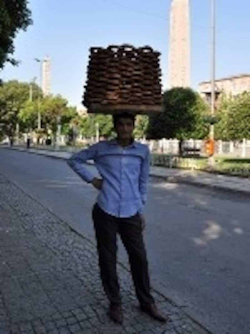 例えば、道端で名物ゴマパンを買う程度ならトルコ語だけでもなんとかいけそう！