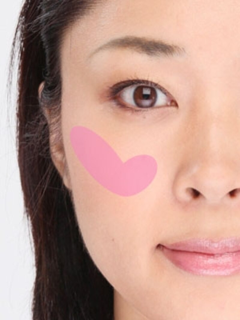 レ点チークでリフトアップ