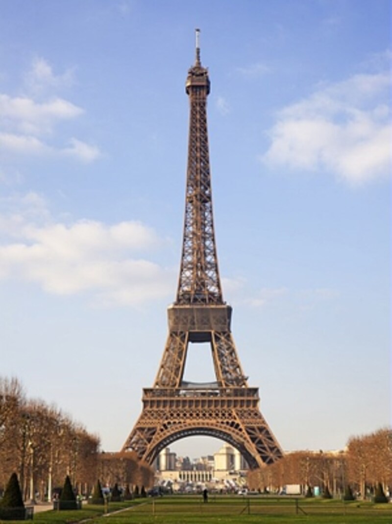 パリ一有名な観光スポット、エッフェル塔も眺めるだけならタダ