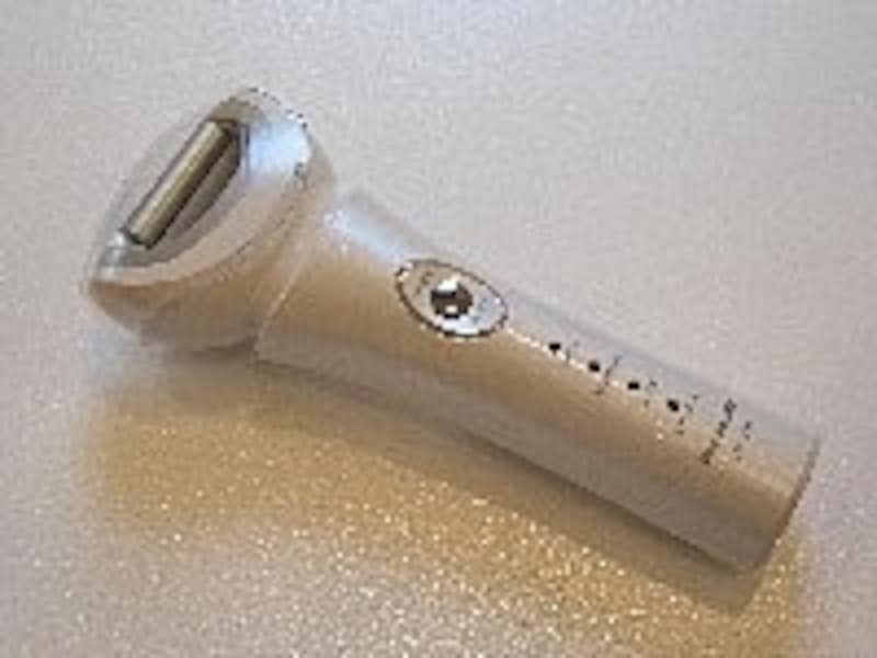 パナソニック エステローラー めずらしい電動式でエステティシャンの手技「エバンタイユ」を再現