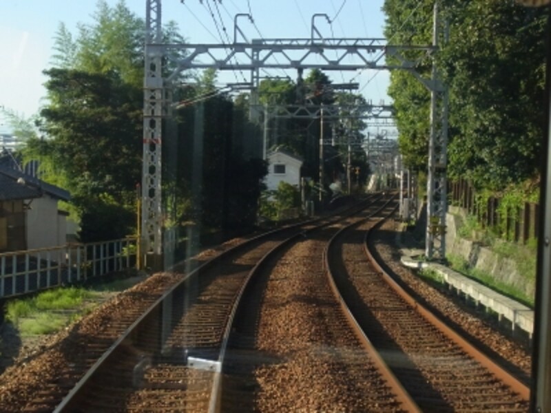 逆瀬川を越えると少しのんびりした風景になる。