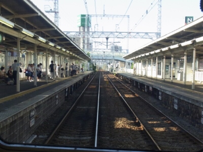 「門戸厄神」駅。土曜の朝ではあるが「西宮北口」行の方が人が多いのがわかる。