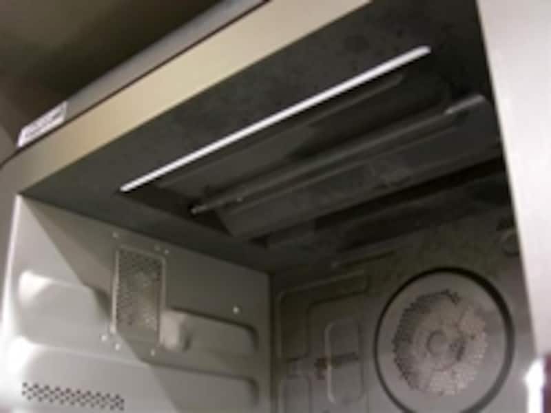 お手入れモードはあるが、庫内天井に凹凸があるため、いざと言う時拭きにくいのが気になる