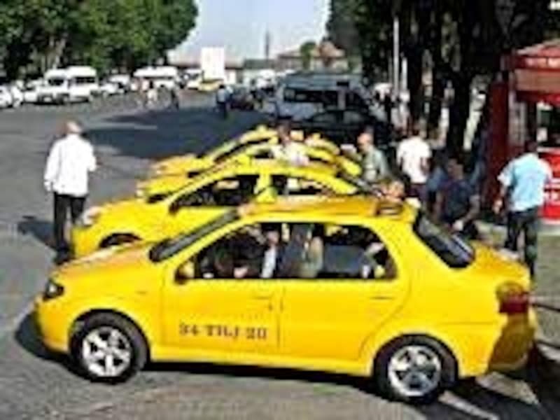 観光名所前で客待ちしているタクシーには乗っちゃダメ！