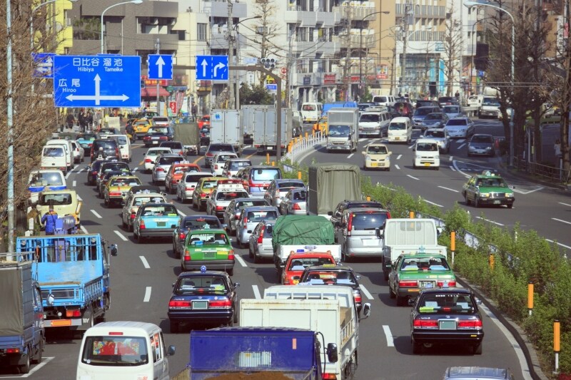 夜眠れないほどの騒音や窓が開けられないほどの排気ガスがないか確認。