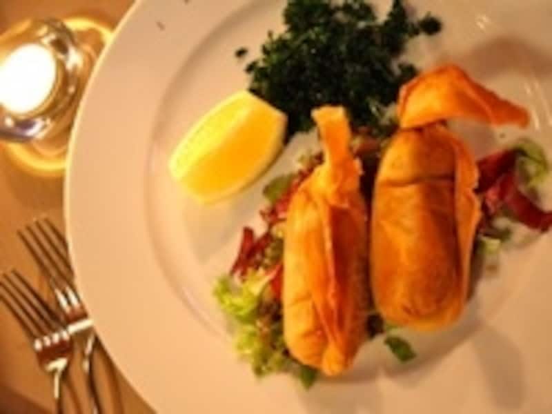 伝統料理の小エビのコロッケもアレンジされ登場