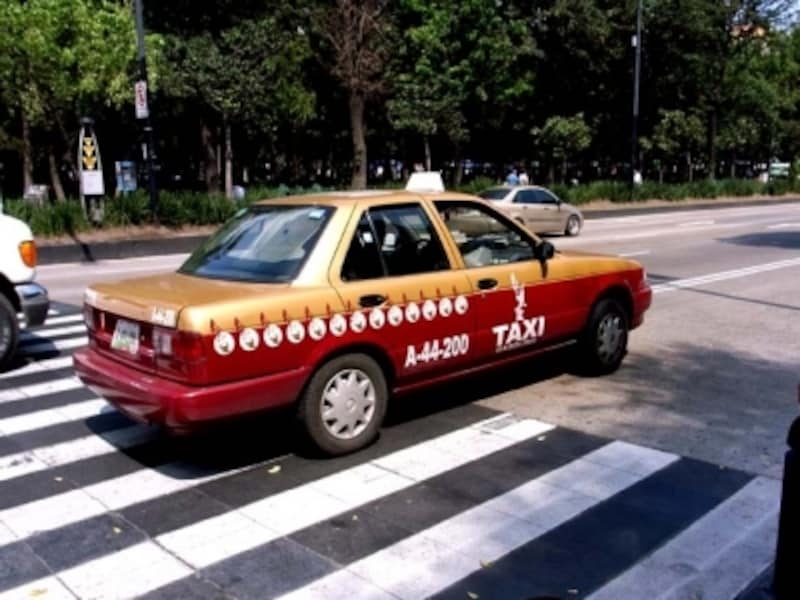 メキシコシティ政府認可の流しのタクシーの外観