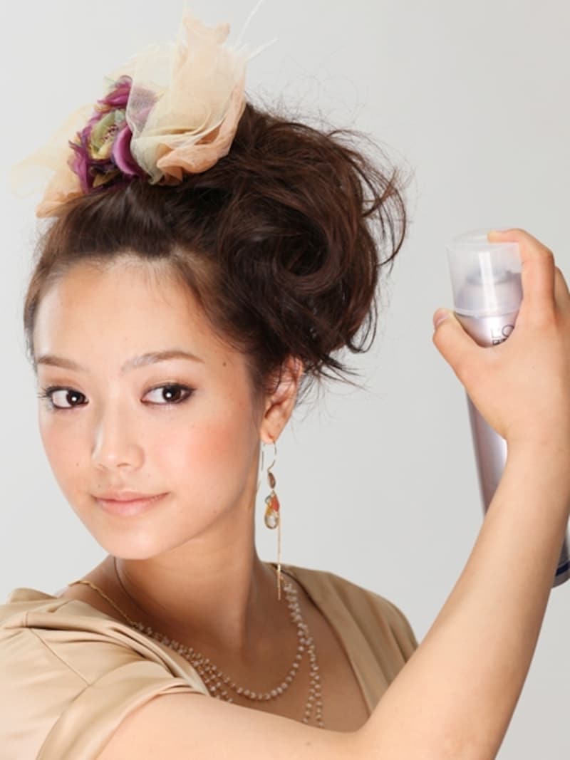 ２０センチほど離してスプレーすると良い