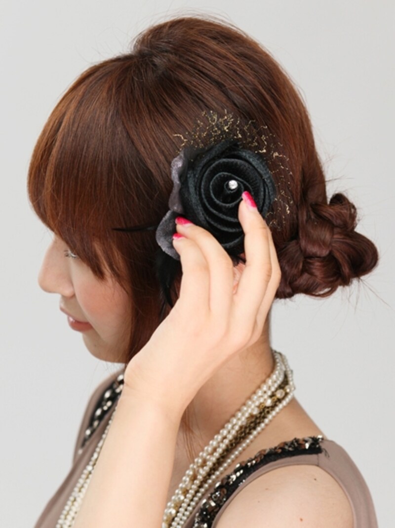 前から見て飾りが耳上から見えるとより華やか