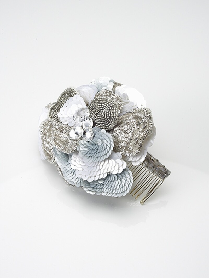 花モチーフの大ぶりコーム