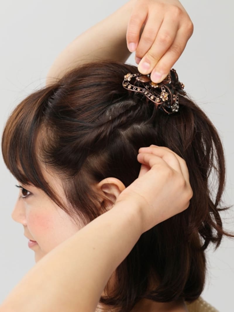 しっかり開いて地肌につけて留めるとよい