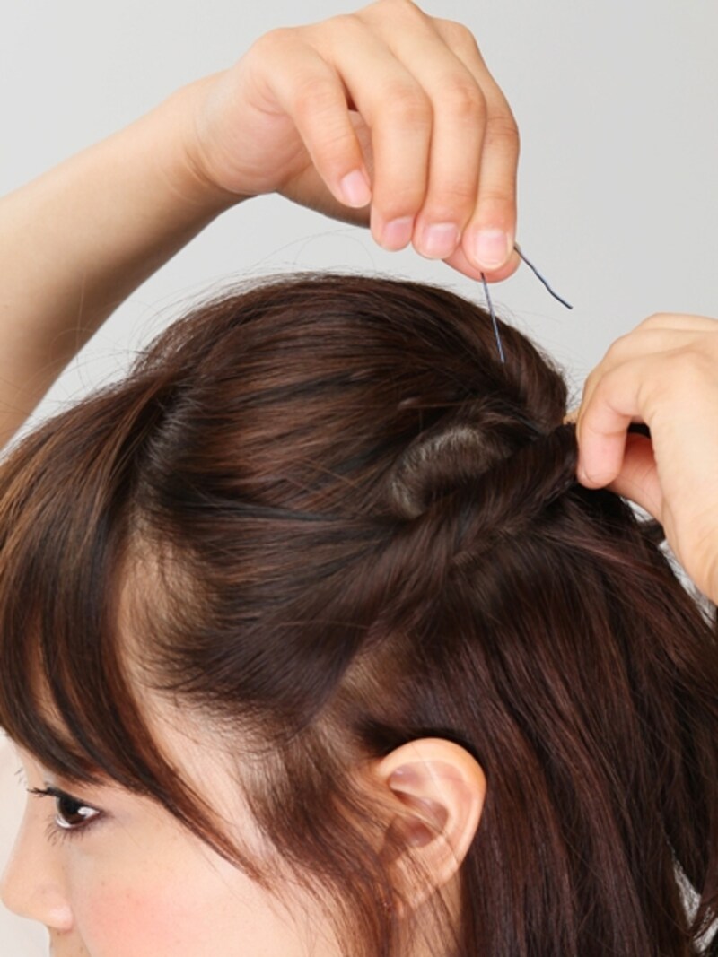 アメピンで交差するように留める