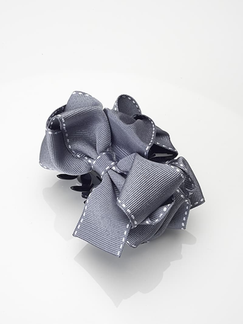 undefinedグレー×白のステッチが清楚な雰囲気