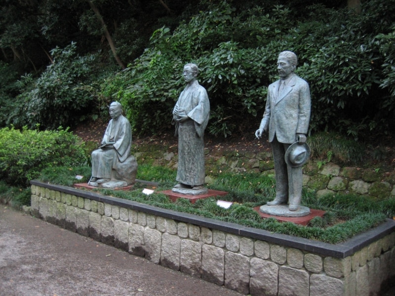 金沢の三文豪の像