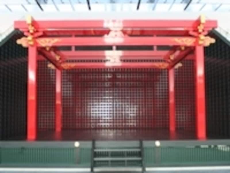 催事ができるスペース・江戸舞台を中央に配置