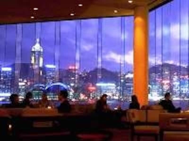 ホテルのラウンジではミニマムチャージが必要なところもある