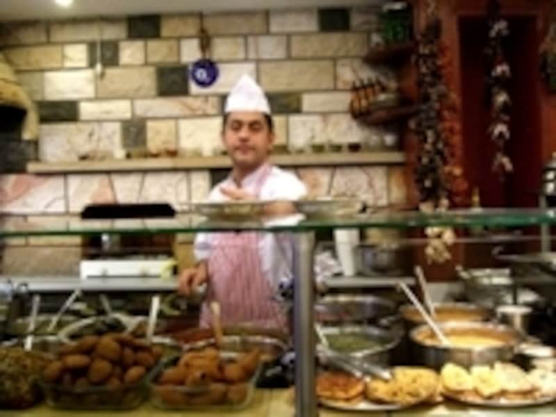 難しいトルコ語メニューと格闘しなくてもいいのがお気楽なロカンタ