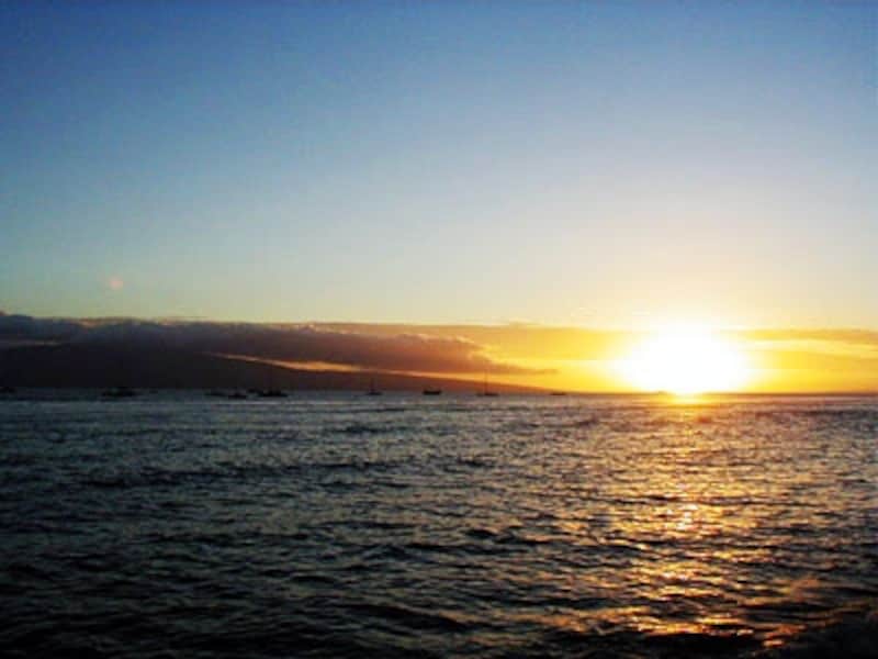 マウイ島ラハイナから臨むラナイ島。フェリーが約45分で結んでいる