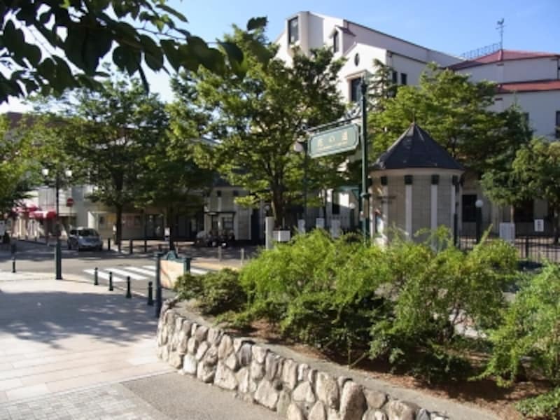 宝塚大劇場をのぞむ