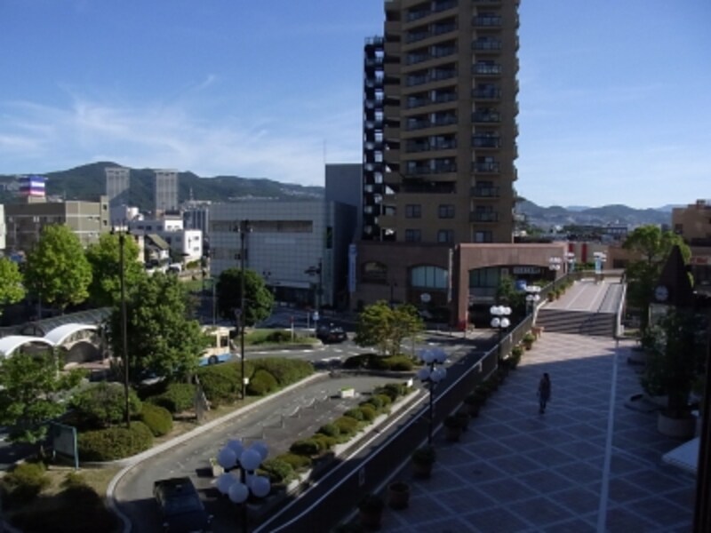 逆瀬川ロータリー東側