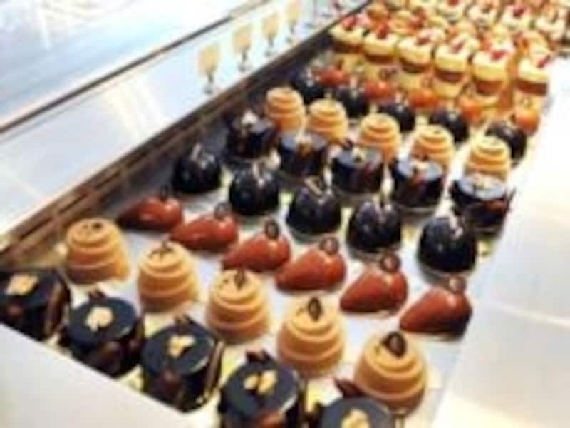 美しいケーキに目がくらみそう！