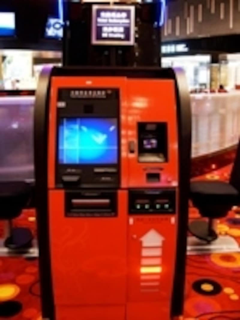 カジノ内にはATMも設置。
