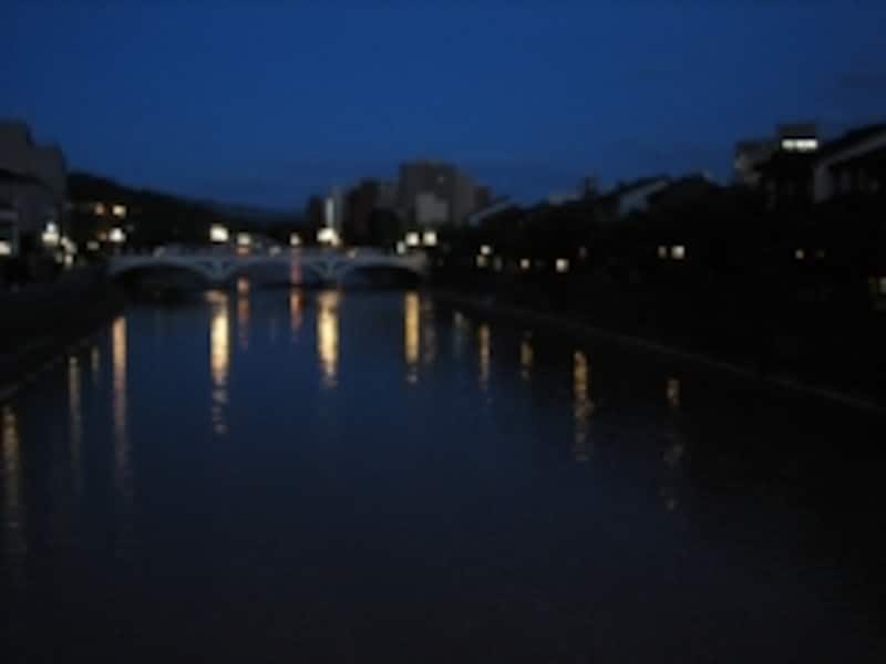 夜の浅野川大橋